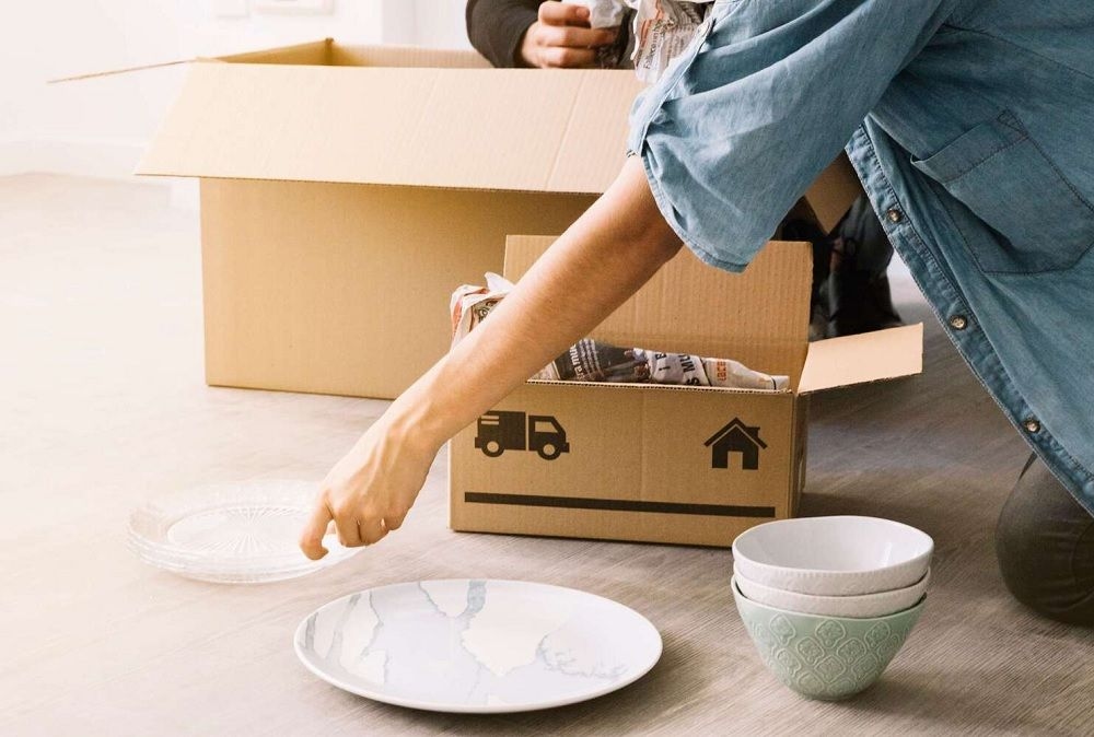 How to Pack Dishes for Moving in Dubai